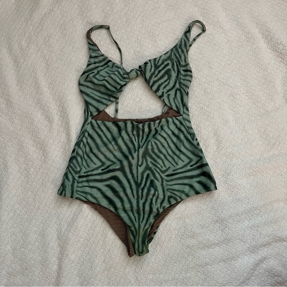 Acacia one piece in Savanna                               Size small